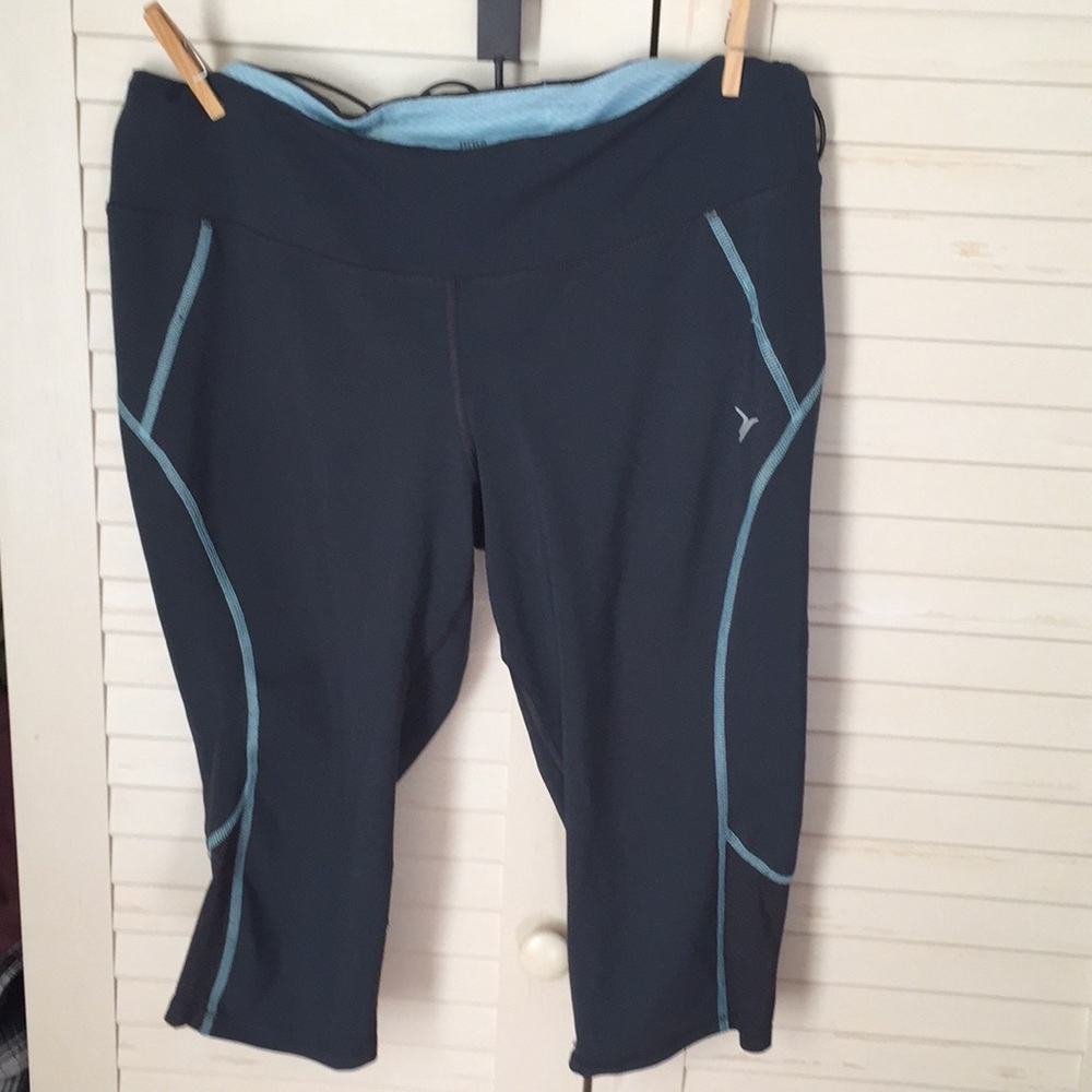 Old navy active capris xl